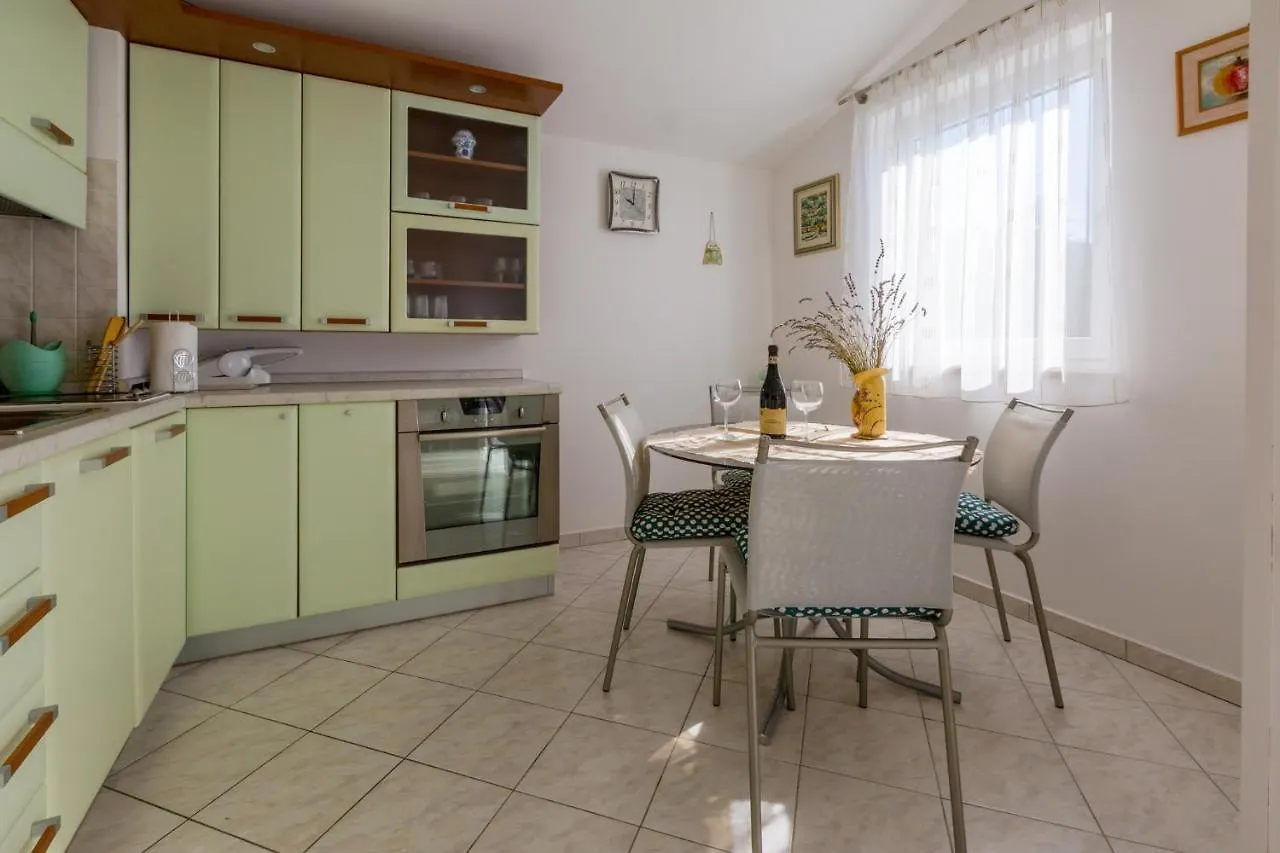 Apartment In Dramalj 41527